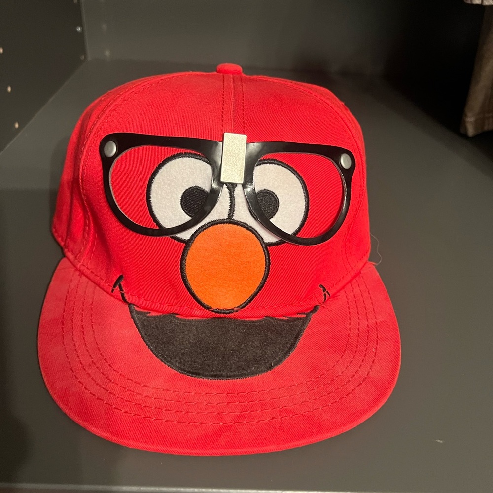 2010s red elmo hat